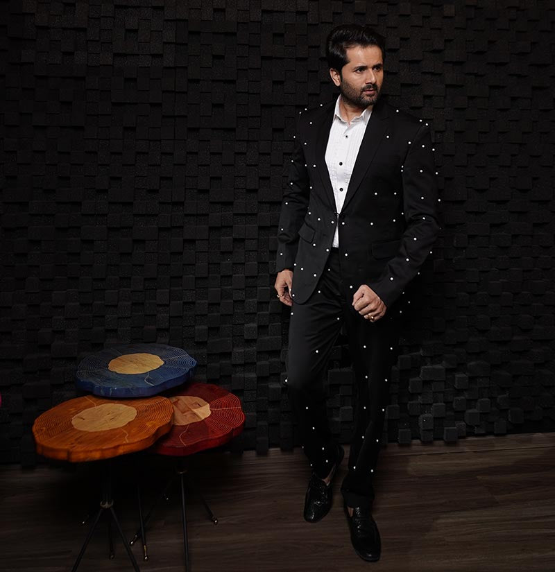 New Year 2025 Style Guide: Men's Party Outfits Idea MEC PRIMO New Year 2025 Style Guide: Men's Party Outfits Idea MEC PRIMO